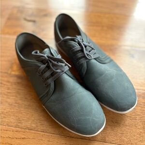 Men's Classic Gray Lace-Up Shoes